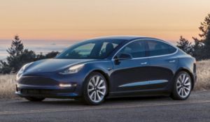 Februárban ideiglenesen leállította a Tesla a Model 3 gyártását