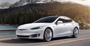 18 hónapos büntetést kapott a vezetői ülést elhagyó Tesla tulajdonos